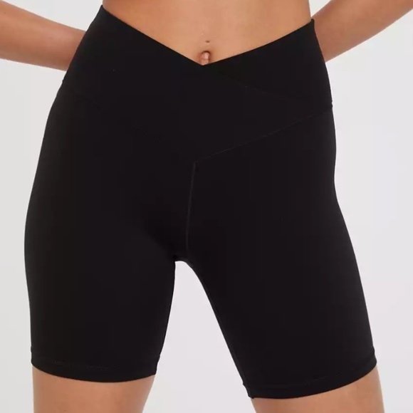 Aerie OFFLINE Real Me Crossover 7" Bike Short in Black Size Medium - Picture 1 of 7